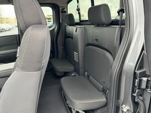 Used 2025 Nissan Frontier SV w/ SV Convenience Package image 10