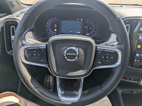 Used 2024 Volvo XC40 B5 Core image 20