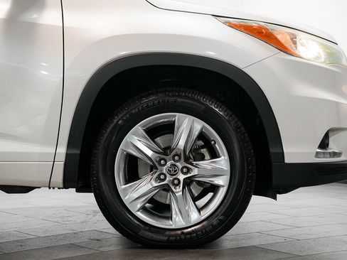 Used 2016 Toyota Highlander Limited FWD image 9