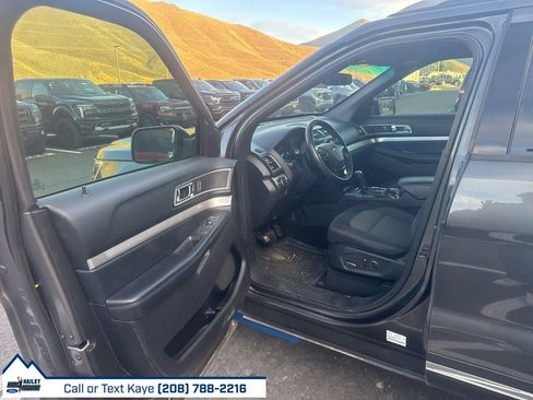 Used 2017 Ford Explorer XLT w/ Equipment Group 201A image 10