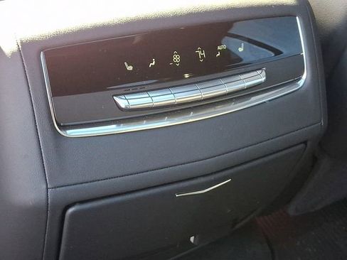 Certified 2025 Cadillac Escalade Premium Luxury image 9