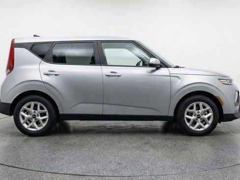 Used 2025 Kia Soul LX w/ LX Technology Package image 11
