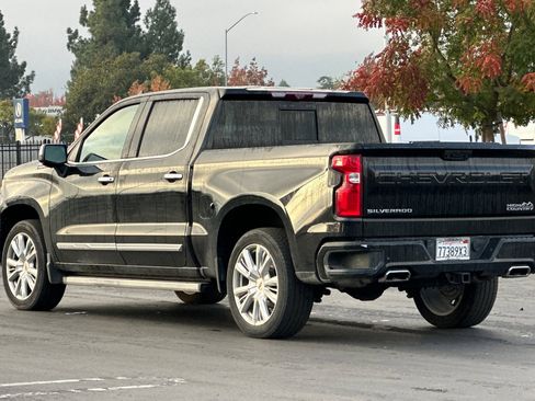 Used 2023 Chevrolet Silverado 1500 High Country w/ High Country Premium Package image 6