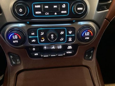 Used 2015 Chevrolet Suburban LTZ AWD/4WD image 22