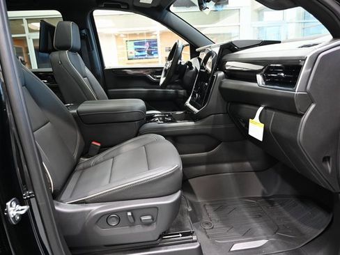 New 2026 GMC Yukon XL Elevation w/ Elevation Premium Package image 10