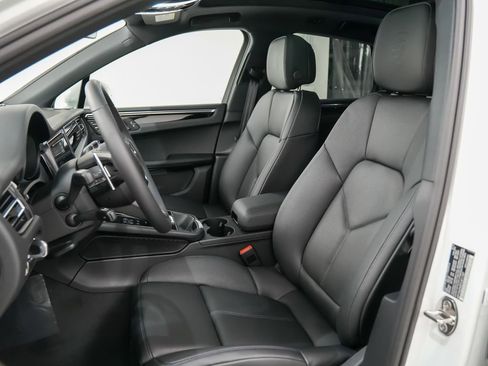 New 2026 Porsche Macan AWD/4WD image 5