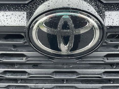Used 2023 Toyota RAV4 XLE AWD/4WD image 4
