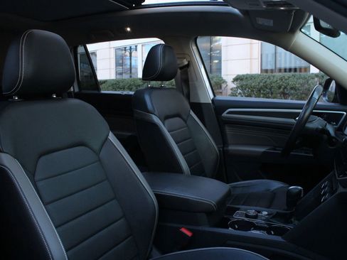 Used 2023 Volkswagen Atlas SEL Premium image 31