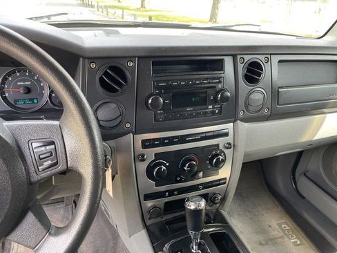 Used 2007 Jeep Commander Sport image 26