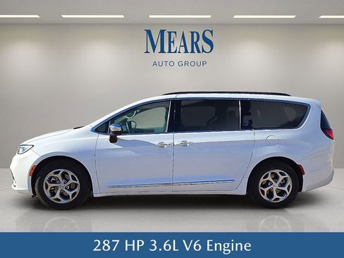 Used 2023 Chrysler Pacifica Limited image 3