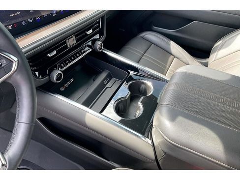 Used 2026 Chevrolet Tahoe High Country AWD/4WD image 19