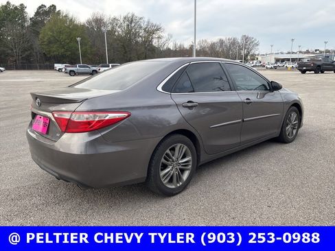 Used 2015 Toyota Camry SE image 7