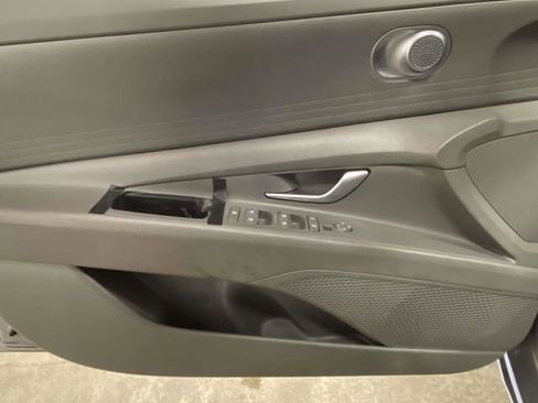 Used 2024 Hyundai Elantra SEL image 12