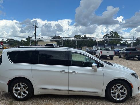 Used 2020 Chrysler Pacifica Limited image 4