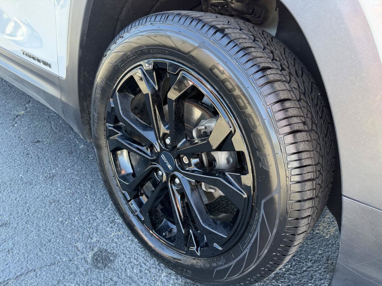 Used 2021 GMC Terrain SLE w/ Elevation Edition AWD/4WD image 9