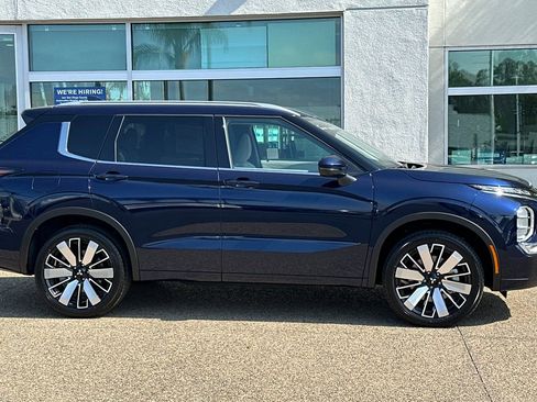 New 2025 Mitsubishi Outlander SEL image 3