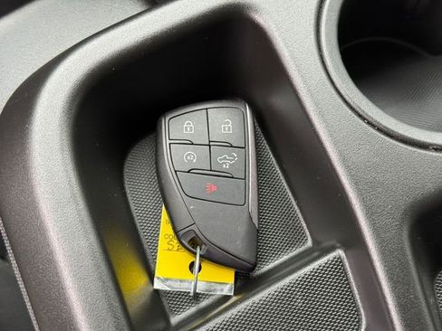 Used 2025 Chevrolet Silverado 1500 LT AWD/4WD image 10