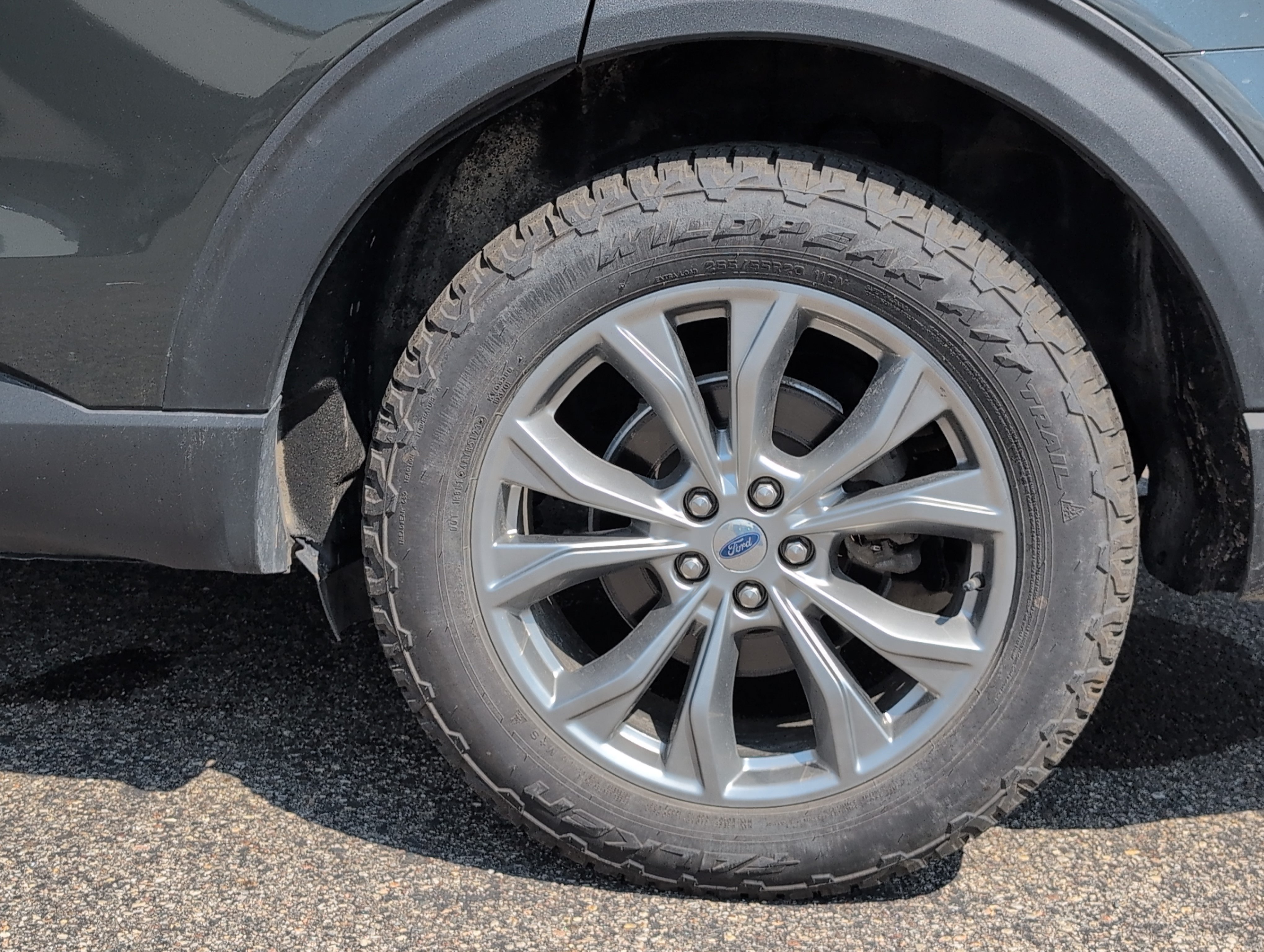 Used 2022 Ford Explorer Limited w/ Equipment Group 301A AWD/4WD image 6