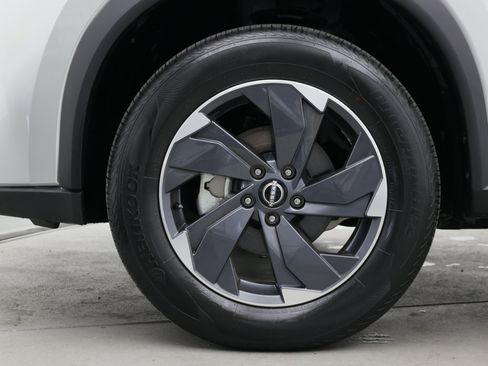 Used 2025 Nissan Rogue SV AWD/4WD image 10