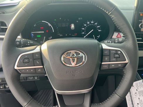 New 2026 Toyota Sienna XLE image 19