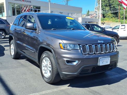 Used 2018 Jeep Grand Cherokee Laredo AWD/4WD image 3