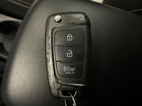 Used 2023 Hyundai Venue SEL image 14