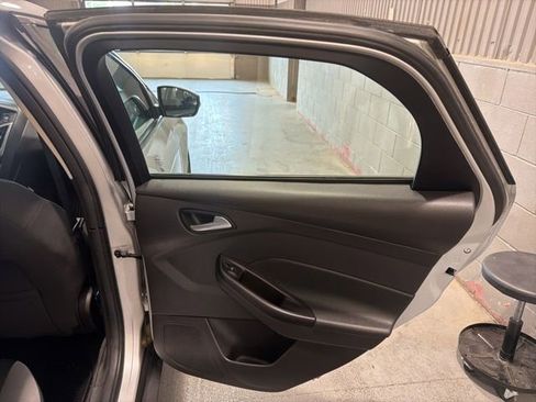 Used 2014 Ford Focus SE w/ SE Sport Package FWD image 13