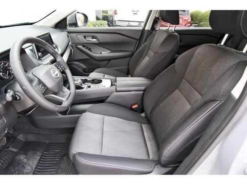 Used 2026 Nissan Rogue SV w/ Cold Weather Package FWD image 6