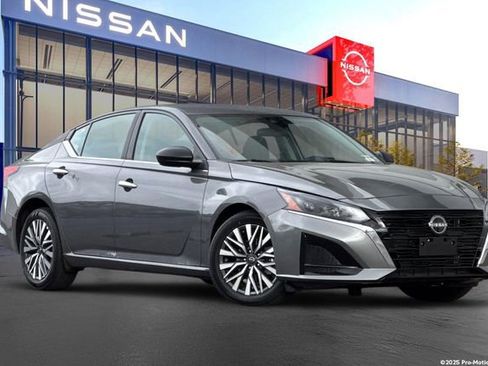 Certified 2025 Nissan Altima 2.5 SV image 1