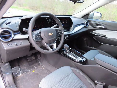 New 2026 Chevrolet Trax LT w/ Driver Confidence Package FWD image 17