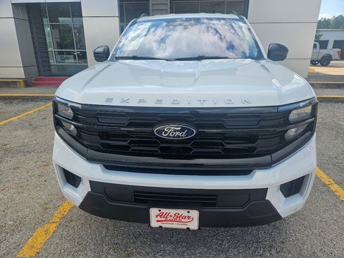 Used 2025 Ford Expedition Active RWD image 4