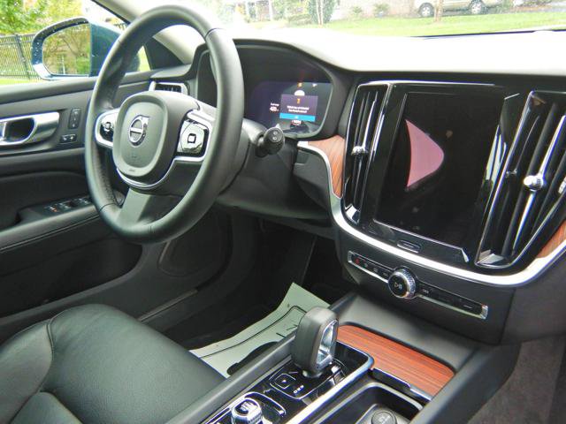 Used 2025 Volvo V60 B5 Cross Country Plus AWD/4WD image 4