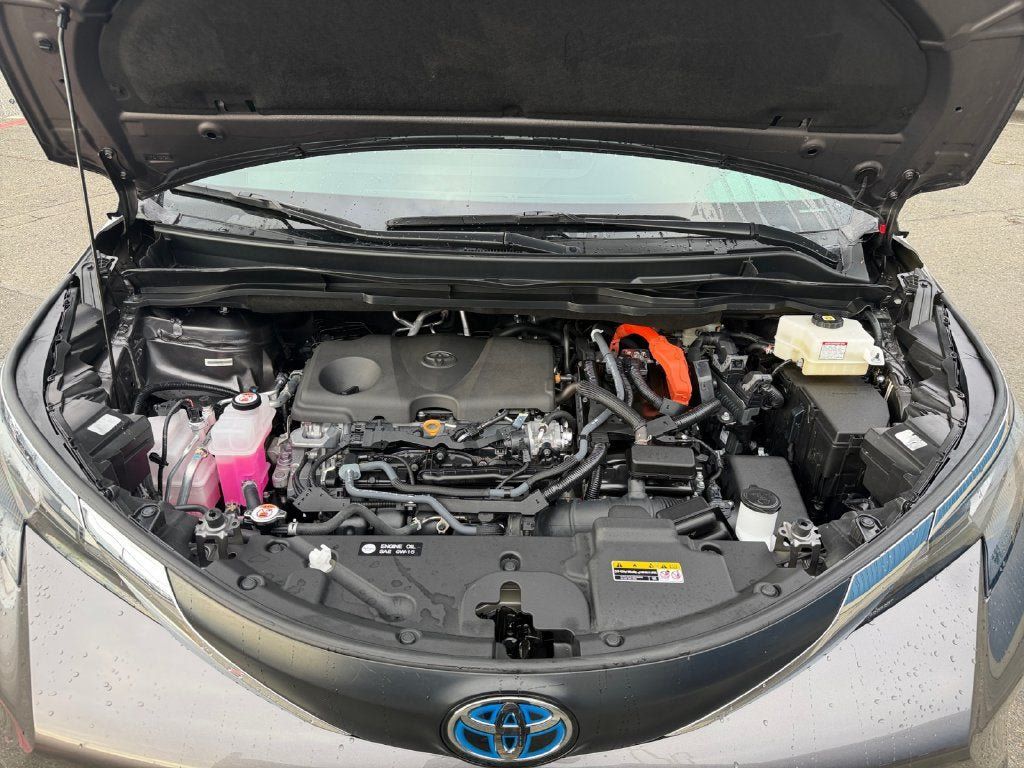 Used 2024 Toyota Sienna XLE w/ XLE Plus Package AWD/4WD image 29