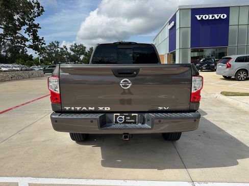 Used 2016 Nissan Titan SV image 5