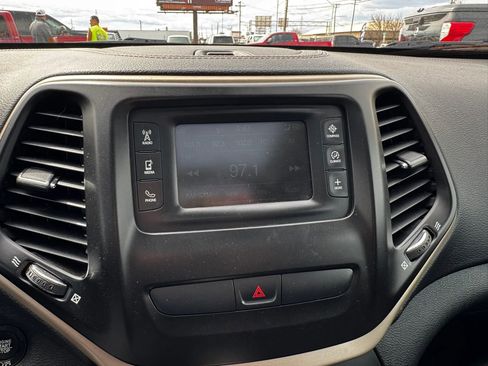 Used 2016 Jeep Cherokee Latitude w/ Comfort & Convenience Group image 19