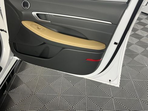 Used 2025 Hyundai Sonata Limited w/ Winter Weather Package image 33