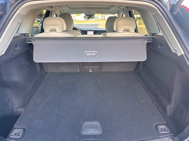 Used 2023 Volvo XC60 B5 Plus w/ Protection Package Premier AWD/4WD image 7