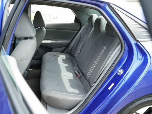 Used 2023 Hyundai Elantra SEL w/ Convenience Package image 31