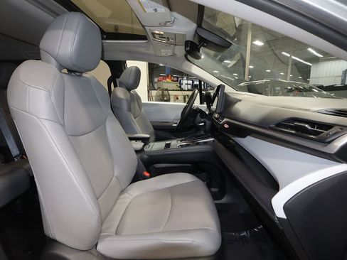 Used 2025 Toyota Sienna XLE image 25
