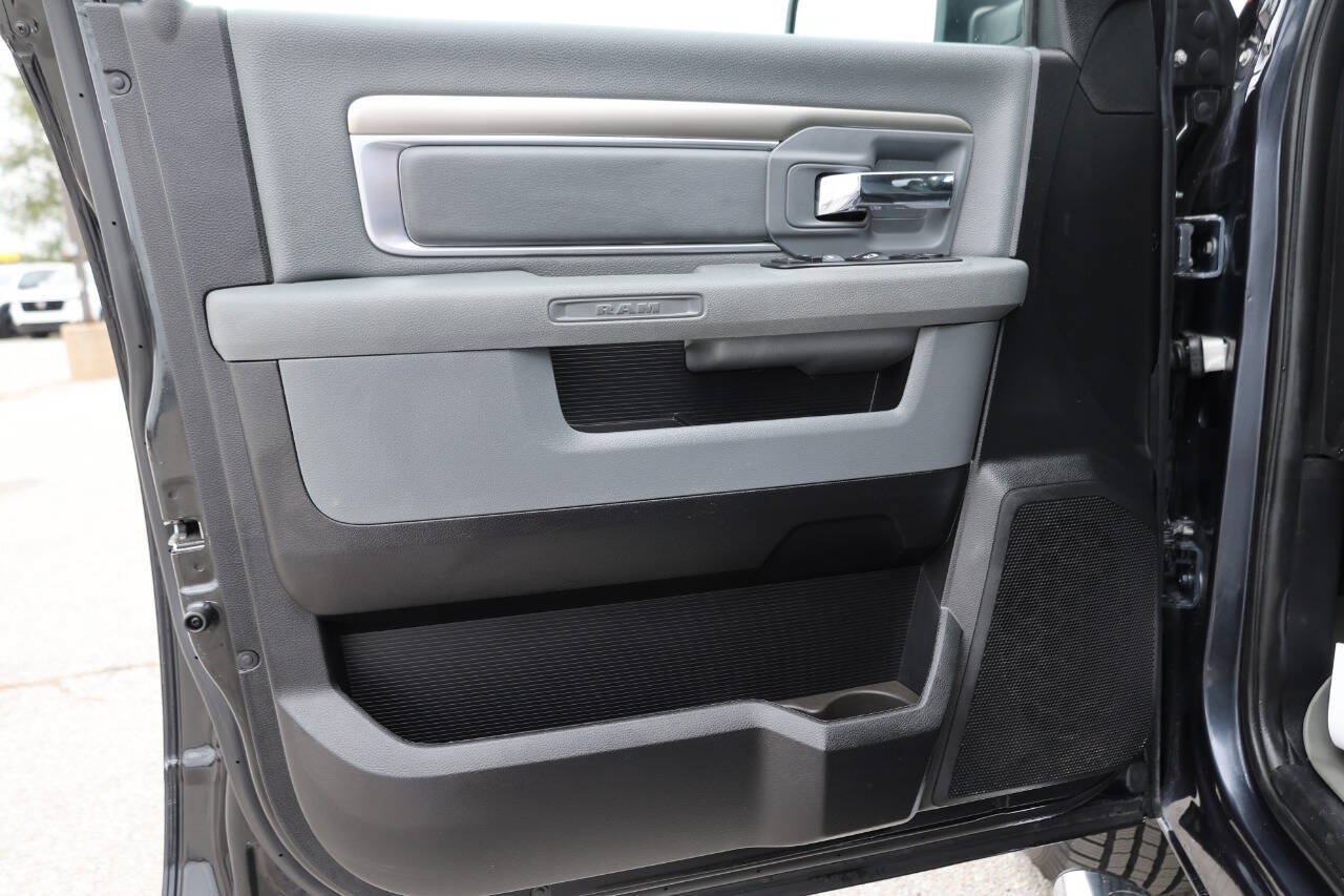 Used 2016 RAM 1500 Classic SLT AWD/4WD image 12