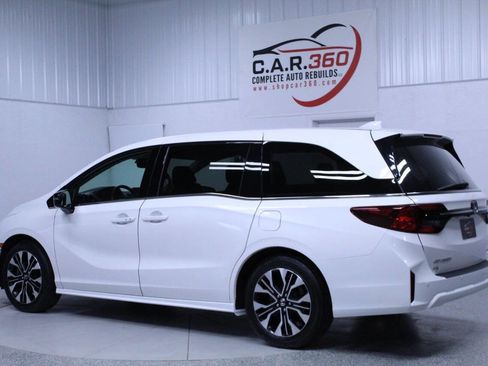 Used 2025 Honda Odyssey Elite image 4