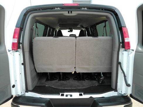 Used 2025 Chevrolet Express 3500 LT w/ LT Preferred Equipment Group RWD image 9