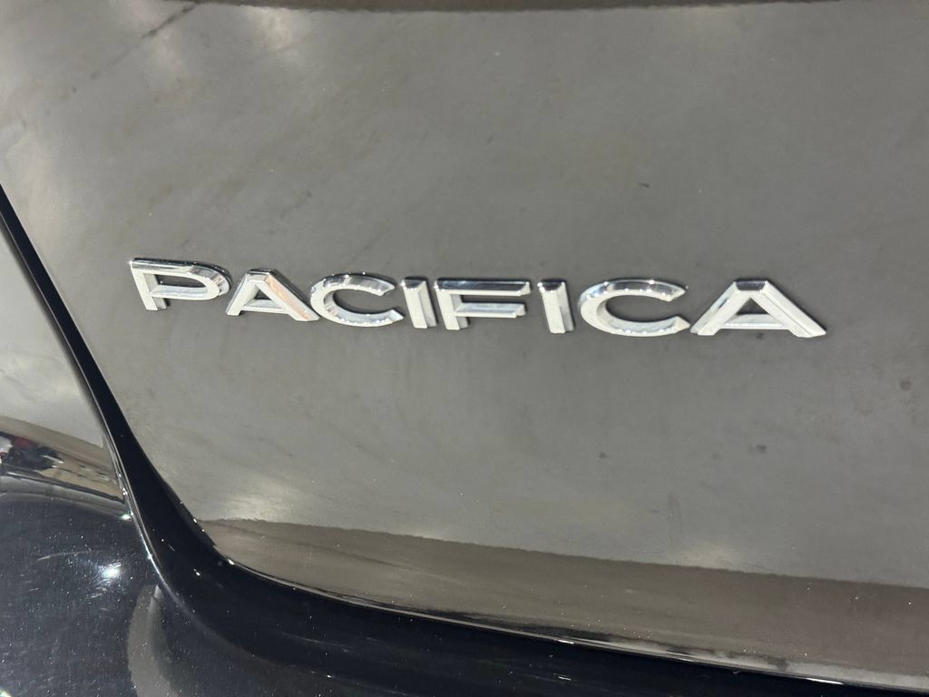 Used 2025 Chrysler Pacifica Select FWD image 33
