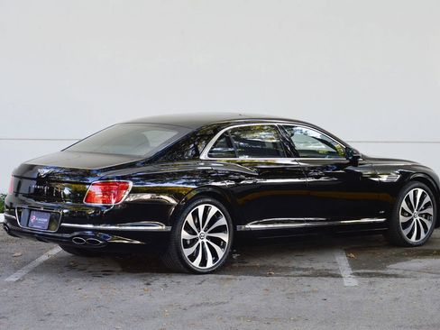 Used 2022 Bentley Flying Spur V8 image 15