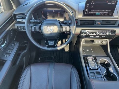 Used 2025 Honda Pilot Black Edition image 15