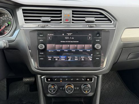 Used 2021 Volkswagen Tiguan SE image 20