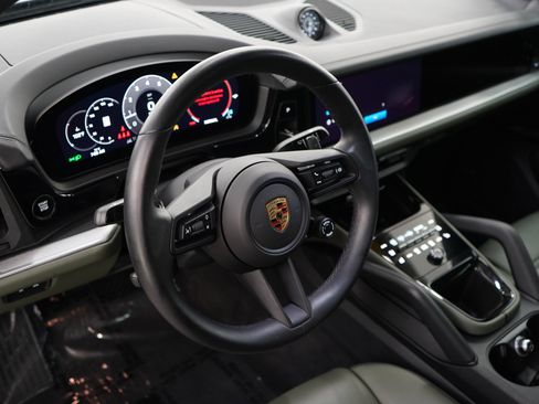 Used 2024 Porsche Cayenne Coupe AWD/4WD image 21