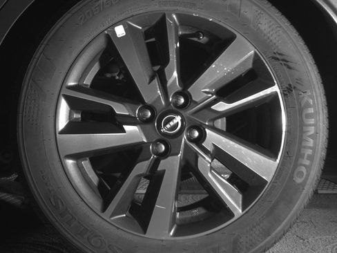 Used 2025 Nissan Versa SV FWD image 14
