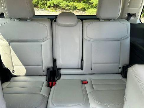 Used 2025 Ford Expedition Platinum w/ Driver's Package AWD/4WD image 21