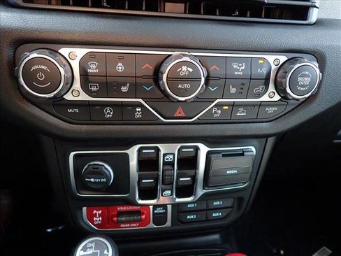 New 2025 Jeep Gladiator Willys image 16